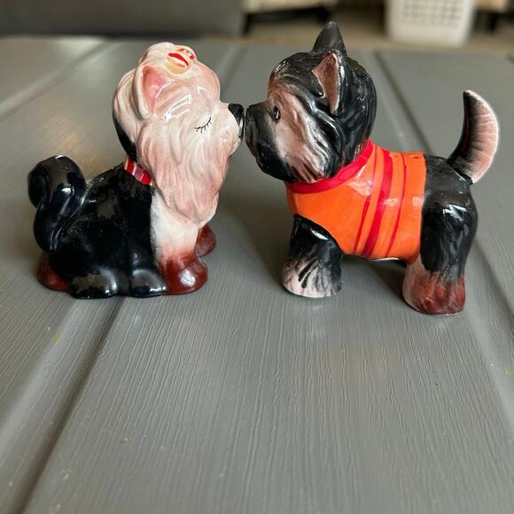 Magnetic Kissing Terrier Pups Salt And Pepper Shakers - Picture 2 of 5